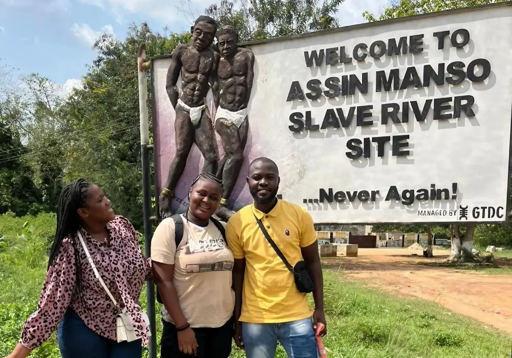 Assin Manso Ancestral Slave River Park - Spendilove Incoom, CC BY 4.0 <https://creativecommons.org/licenses/by/4.0>, via Wikimedia Commons